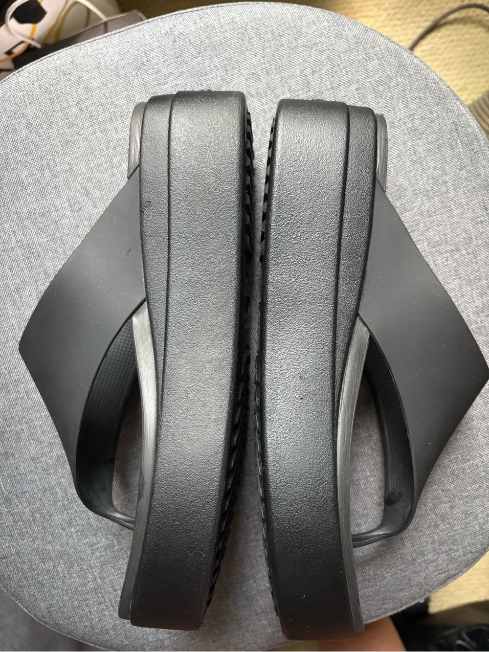 NWOT CROCS Brooklyn Black Platform Thong Sandals